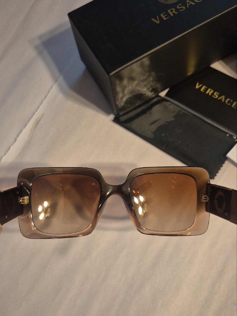 Authentic Versace Wemon's BrownFrame with Brown Gradient Lenses Sunglasses NWT. - Picture 3 of 9